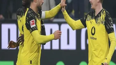 亚冬会女子短道速滑1000米预赛精彩瞬间